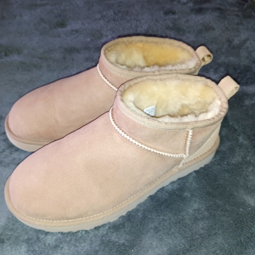 UGG  low boots brand new